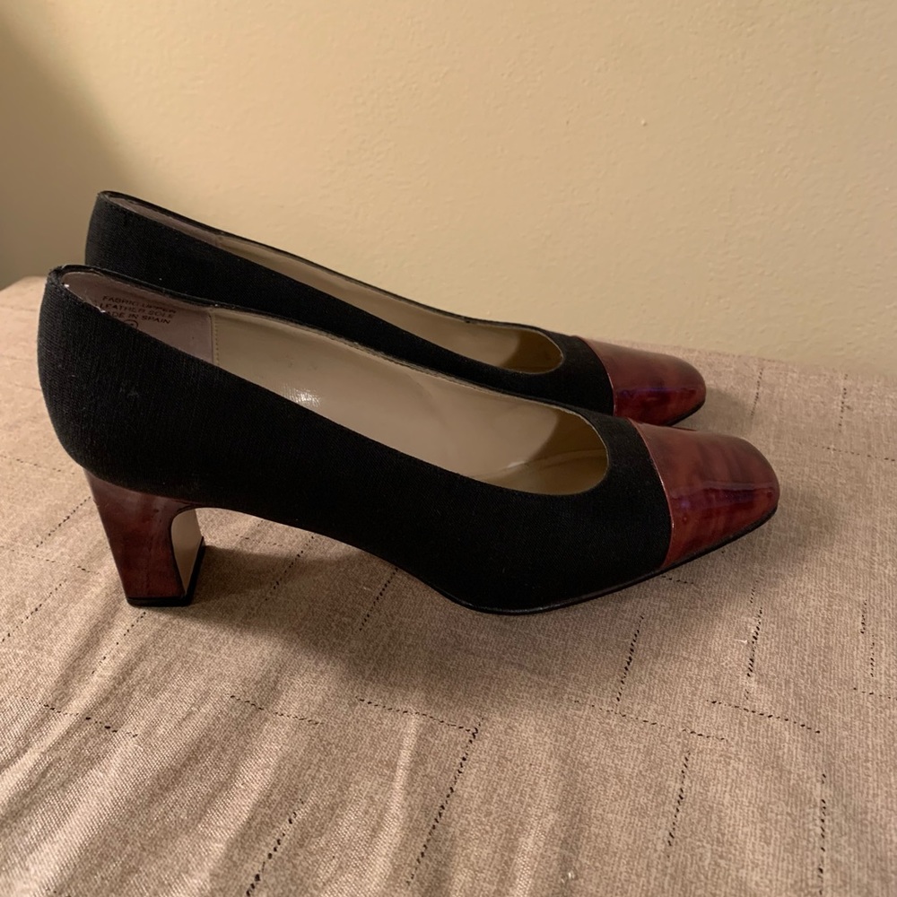 Aetienne Aigner black heals